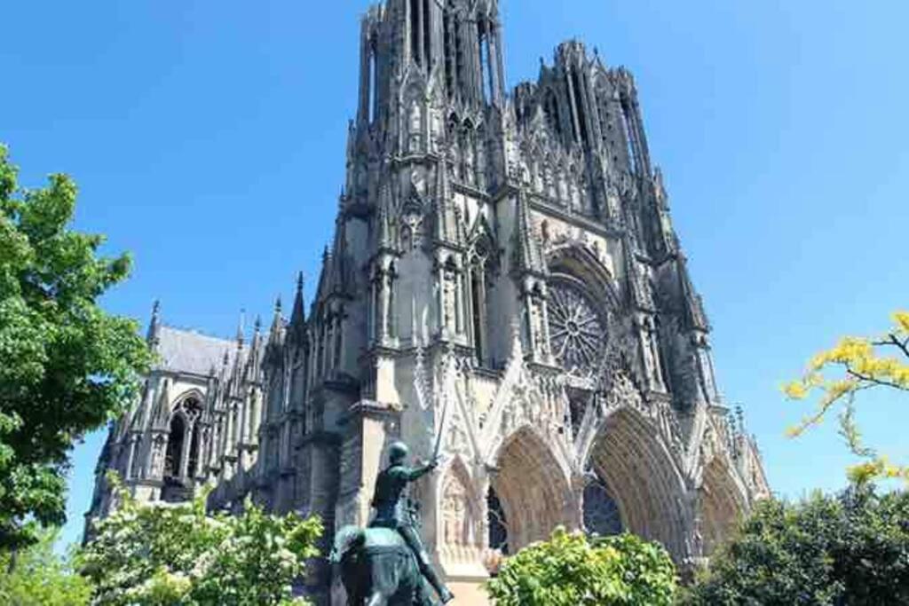 Apppartement Des Sacres De Reims Exterior foto